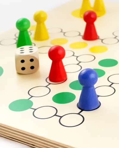 Analog Games. Brettspiele, Kartenspiele, Würfelspiele.